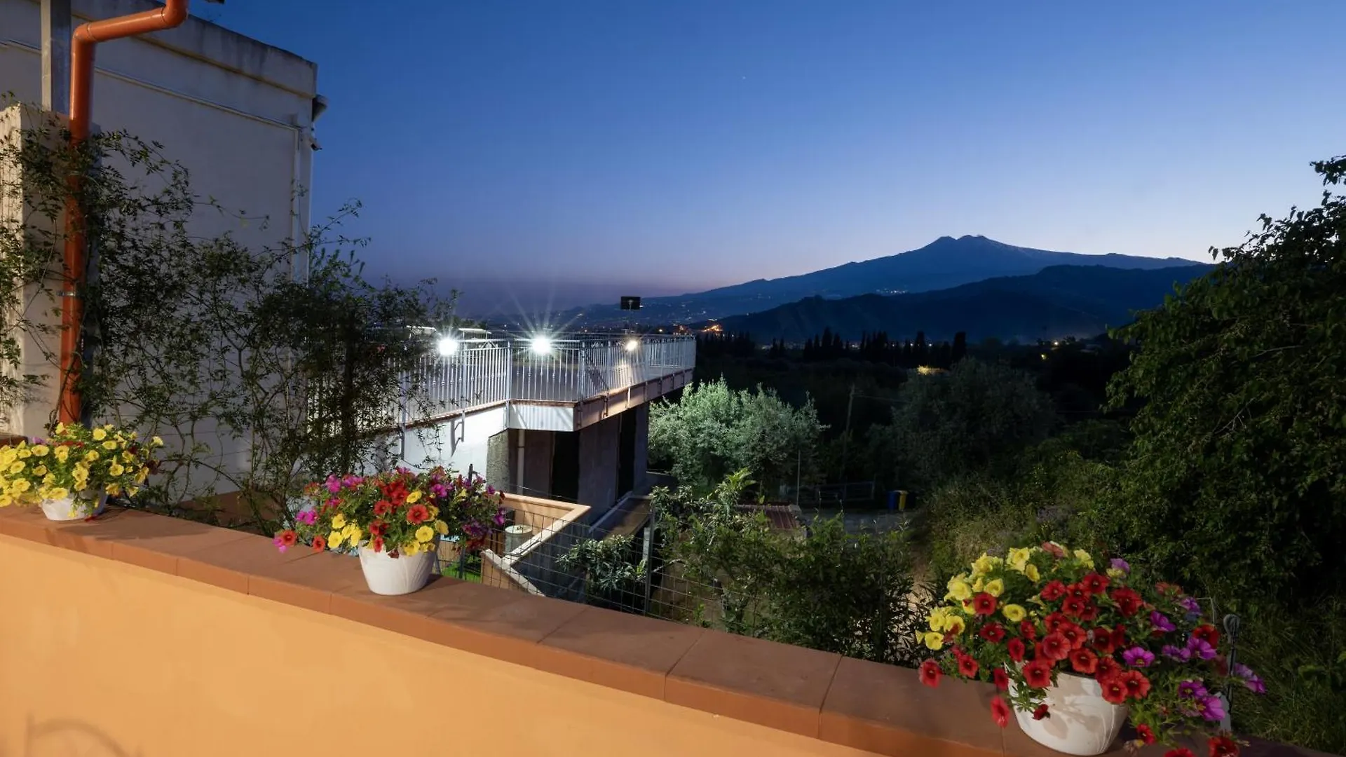 Quirin'S Apartments Taormina 0*,